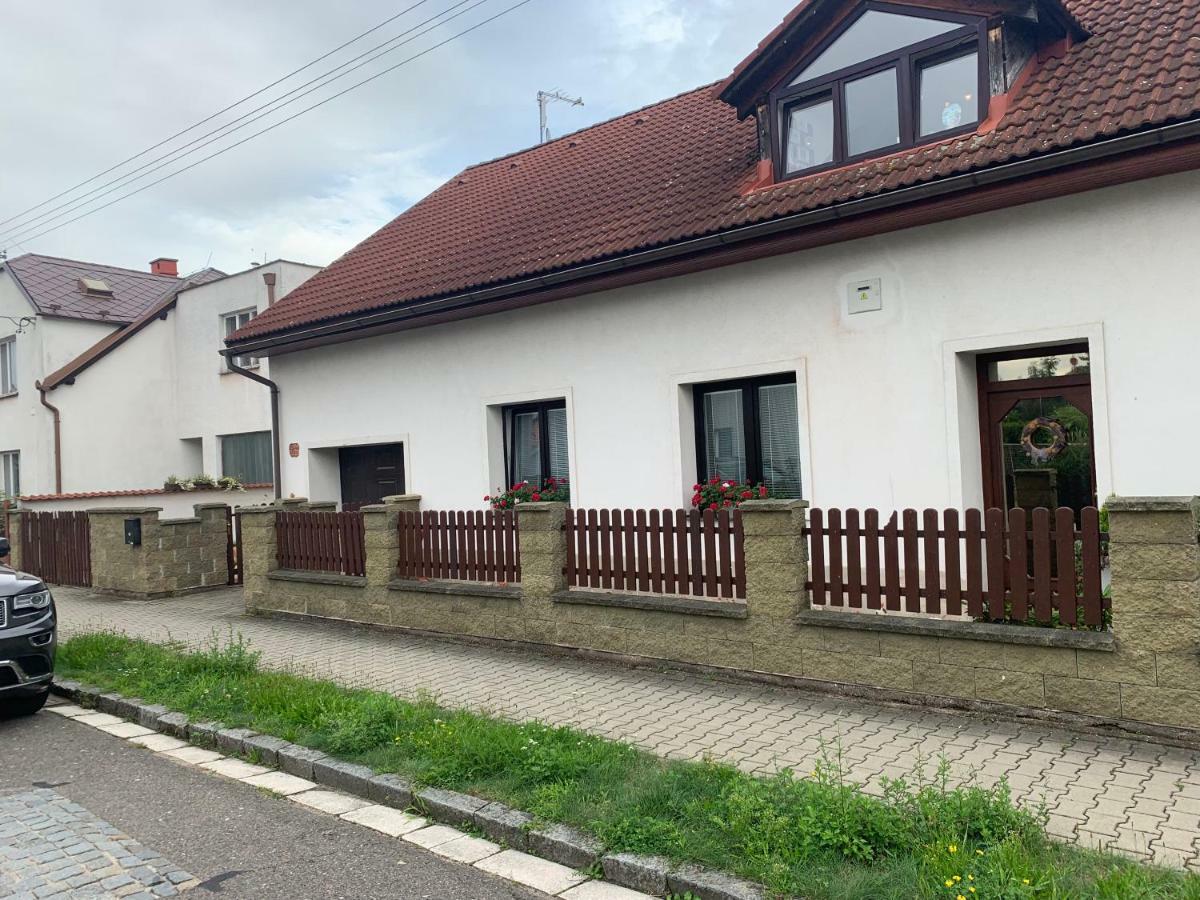 Tolarova Apartman 帕尔杜比采 外观 照片